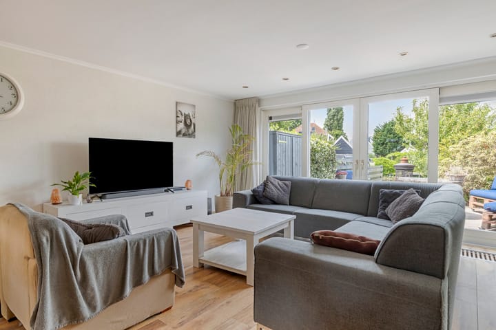 Foto 11 van Hage Weer 26-E