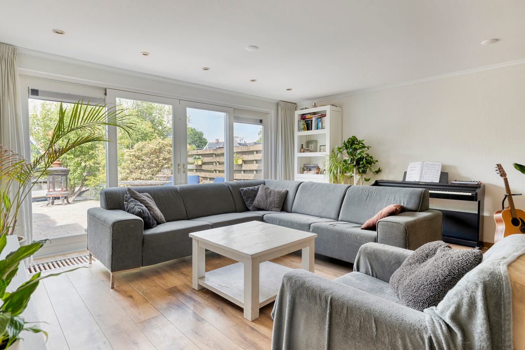 Photo 2 of Hage Weer 26-E