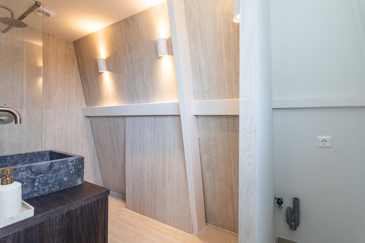 Photo 19 of Van Loostraat 12-B