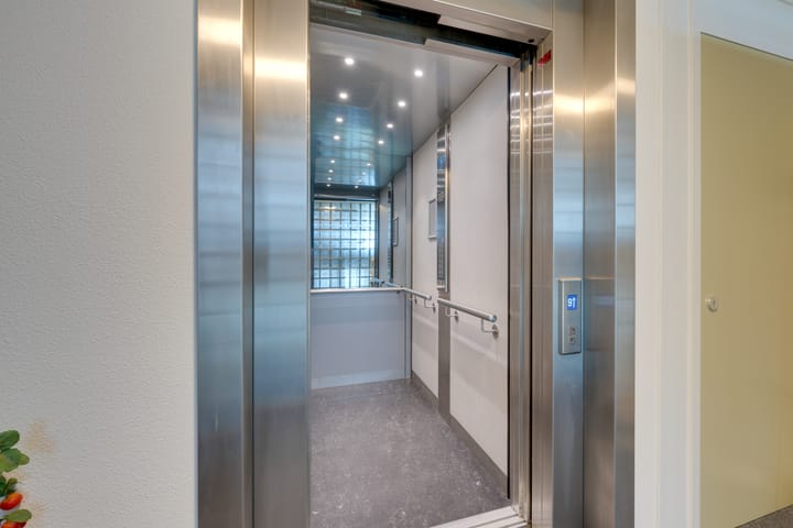 Foto 15 van Bisonstraat 82