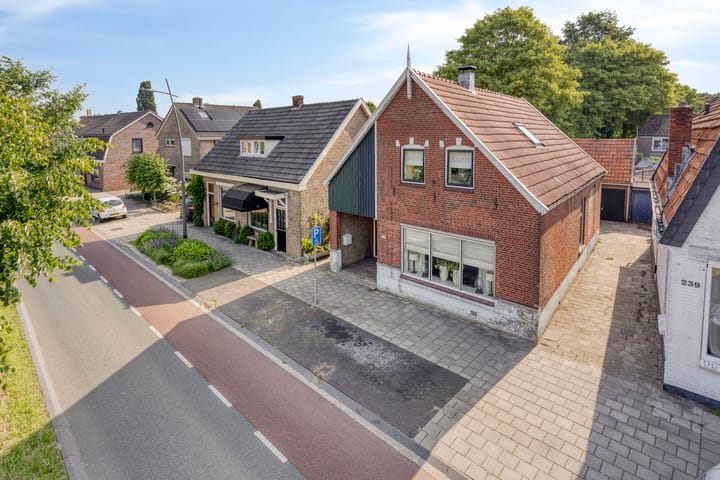 Photo 4 of Gronausestraat 235