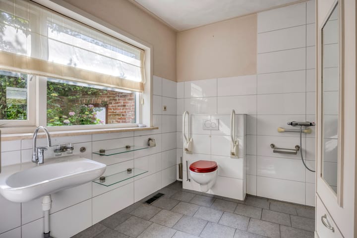 Photo 19 of Gronausestraat 235