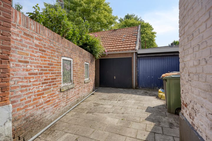 Photo 37 of Gronausestraat 235