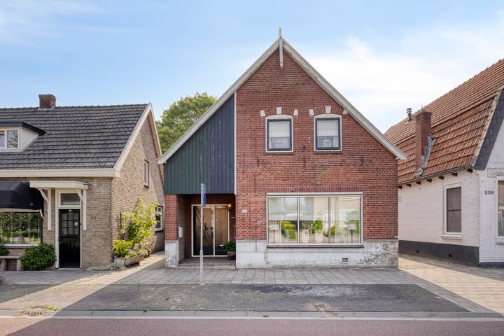 Photo 43 of Gronausestraat 235