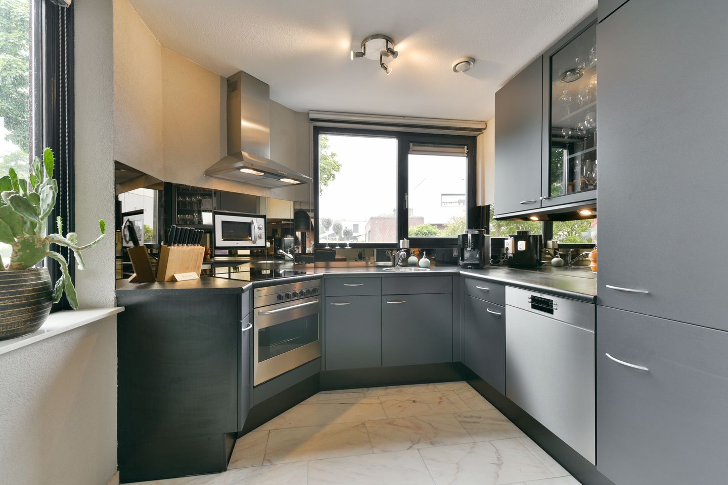 Foto 4 van Frederik van Eedenhove 7