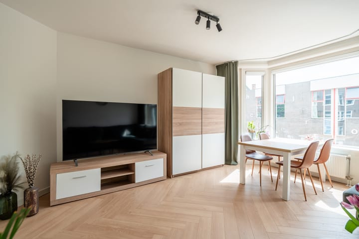 Photo 3 of Spaarndammerstraat 70-2