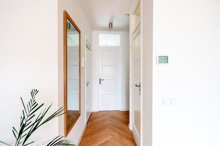 Photo 8 of Spaarndammerstraat 70-2