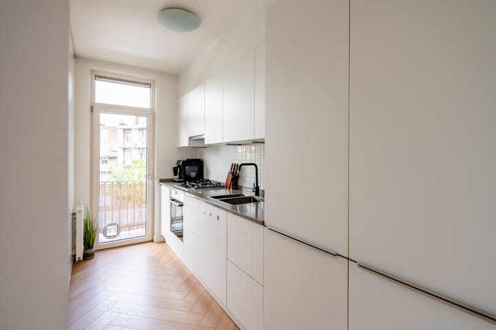 Photo 9 of Spaarndammerstraat 70-2