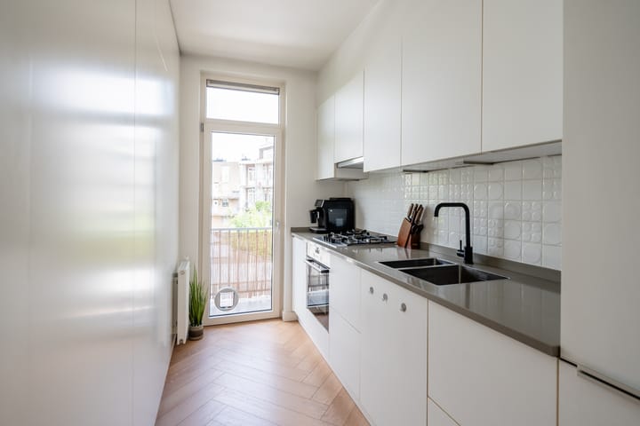 Photo 12 of Spaarndammerstraat 70-2