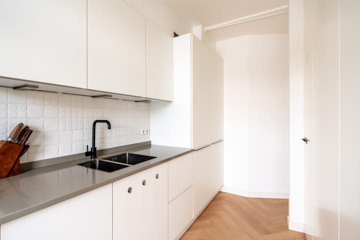 Photo 11 of Spaarndammerstraat 70-2