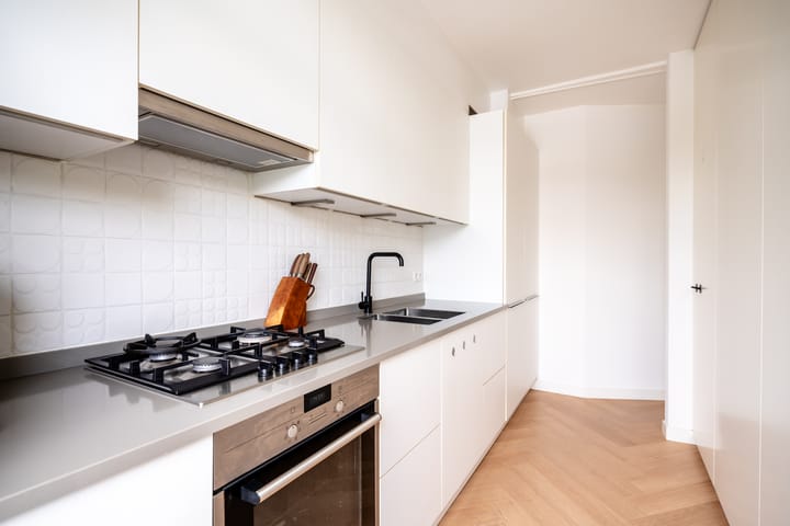 Photo 10 of Spaarndammerstraat 70-2