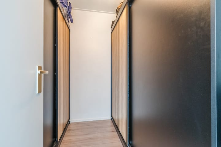 Photo 16 of Heulstraat 63