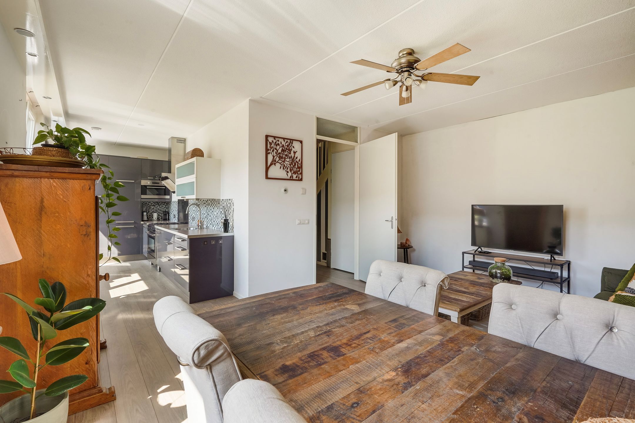 Foto 15 van Tieratesstraat 8