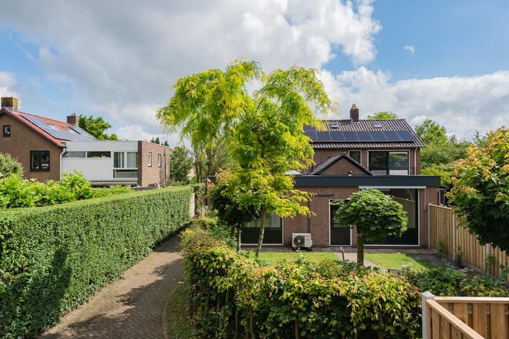 Foto 1 van van Limburg Stirumlaan 4-A