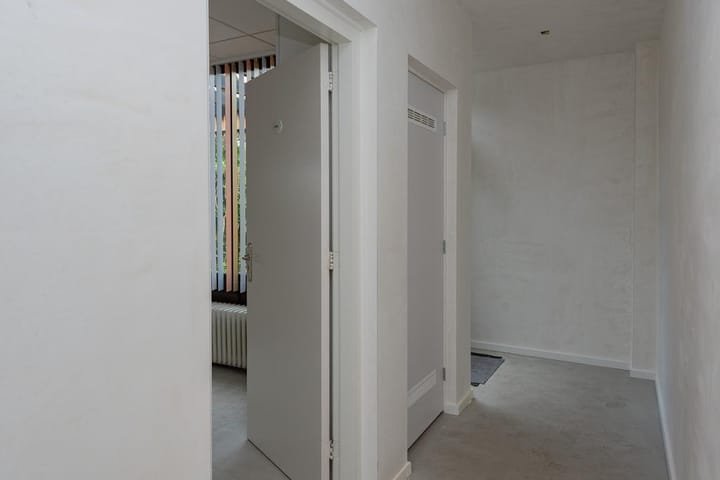 Foto 11 van van Limburg Stirumlaan 4-A