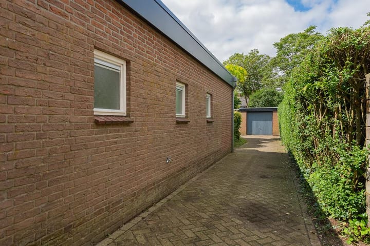 Foto 35 van van Limburg Stirumlaan 4-A