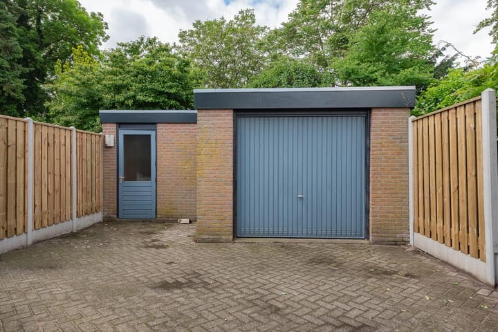 Foto 38 van van Limburg Stirumlaan 4-A