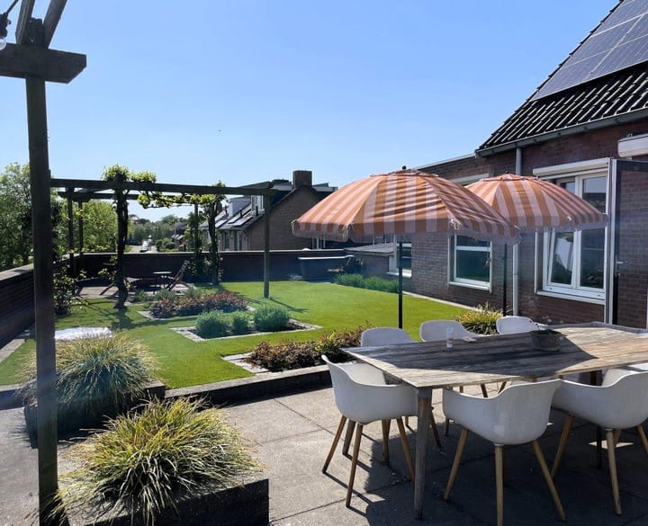 Photo 2 of Bernhardstraat 1