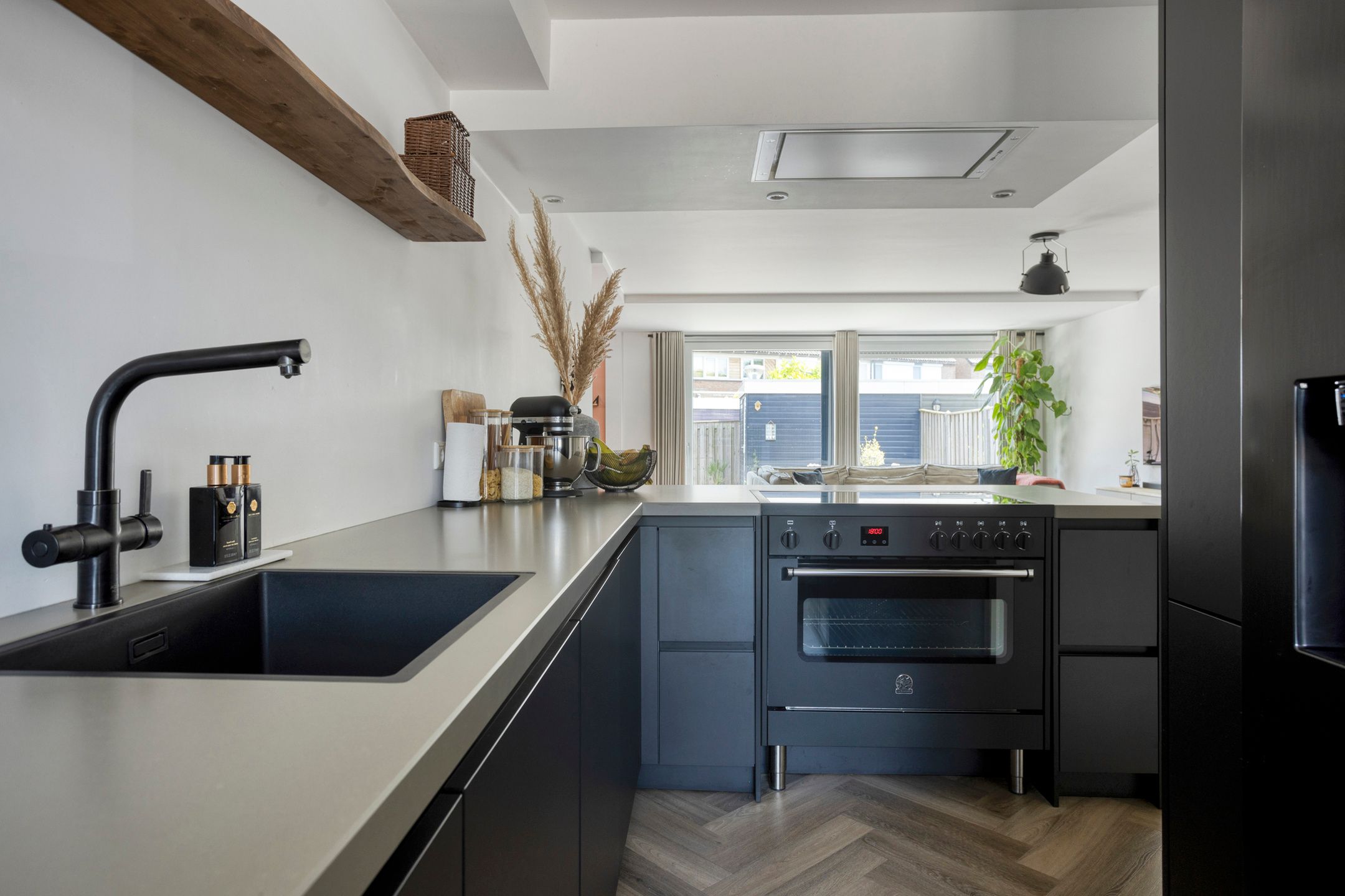 Photo 3 of Bezaanzeil 14