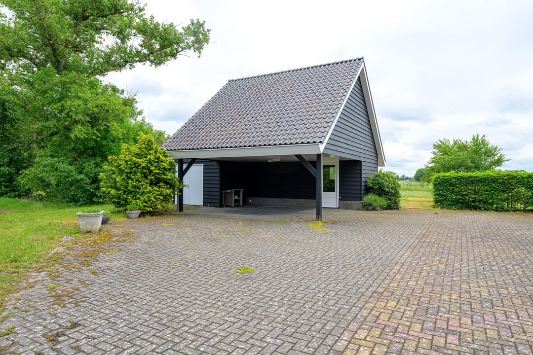 Photo 32 of Nesdijk 24