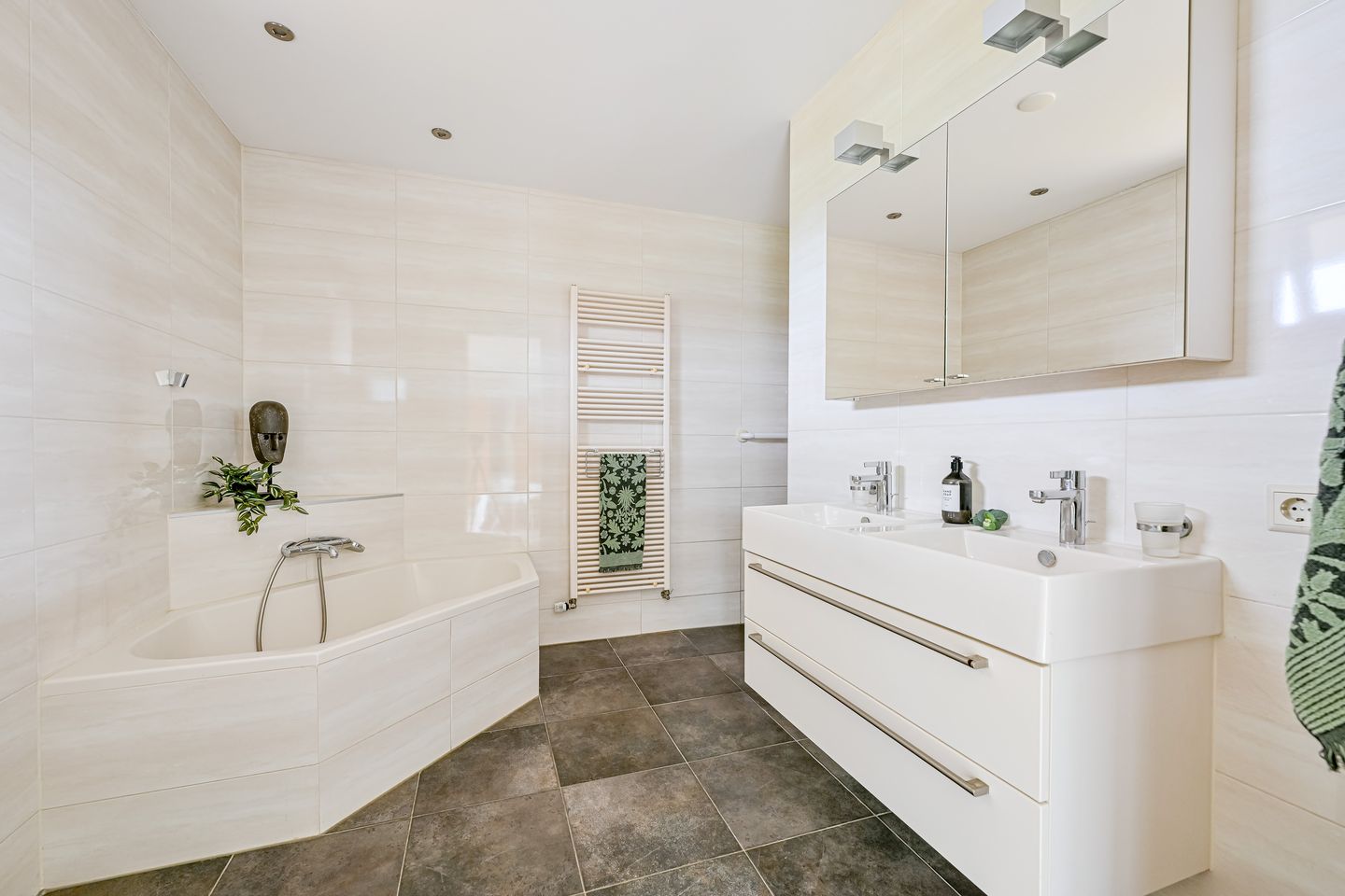 Photo 14 of Nesdijk 24