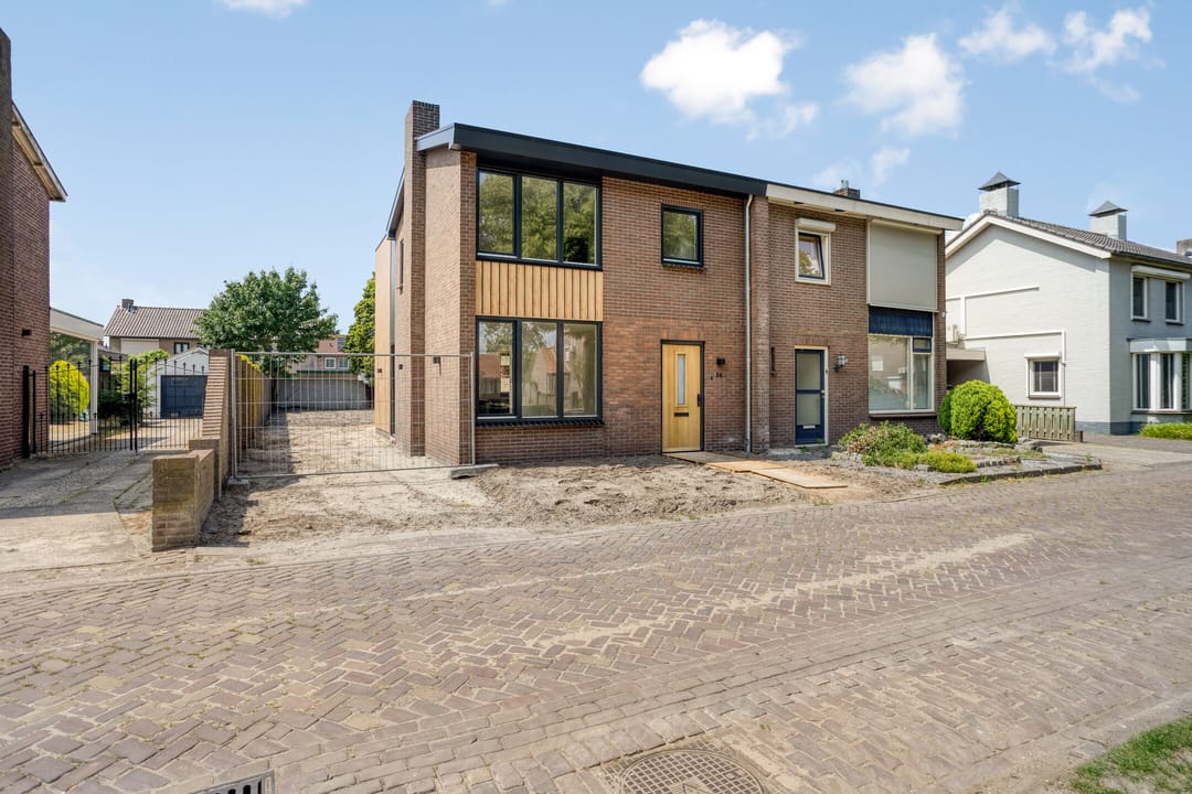 Foto 1 van Burgemeester Woltersstraat 54