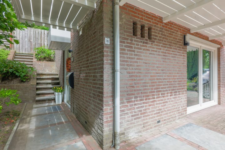 Foto 8 van Deken Hennissenstraat 18