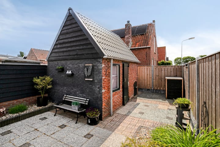 Photo 37 of Deensestraat 28