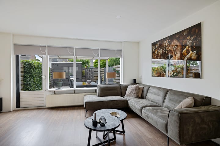 Photo 2 of Zwaluwenveld 75