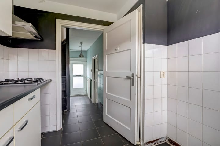 Photo 14 of Irenestraat 17