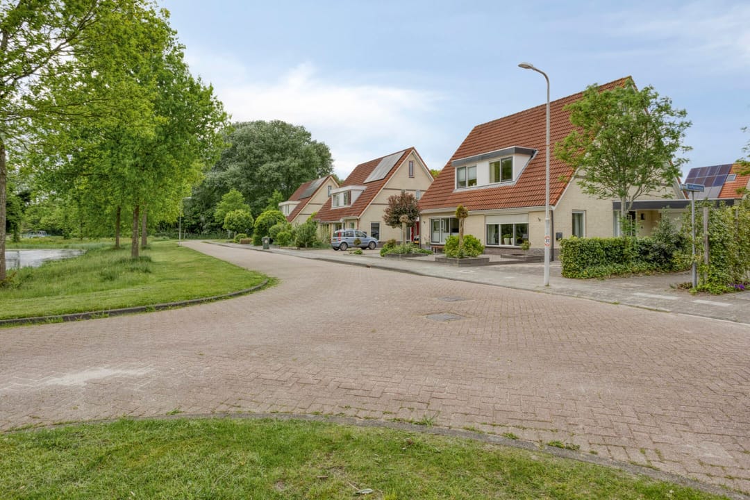 Photo 2 of Roggeblom 28