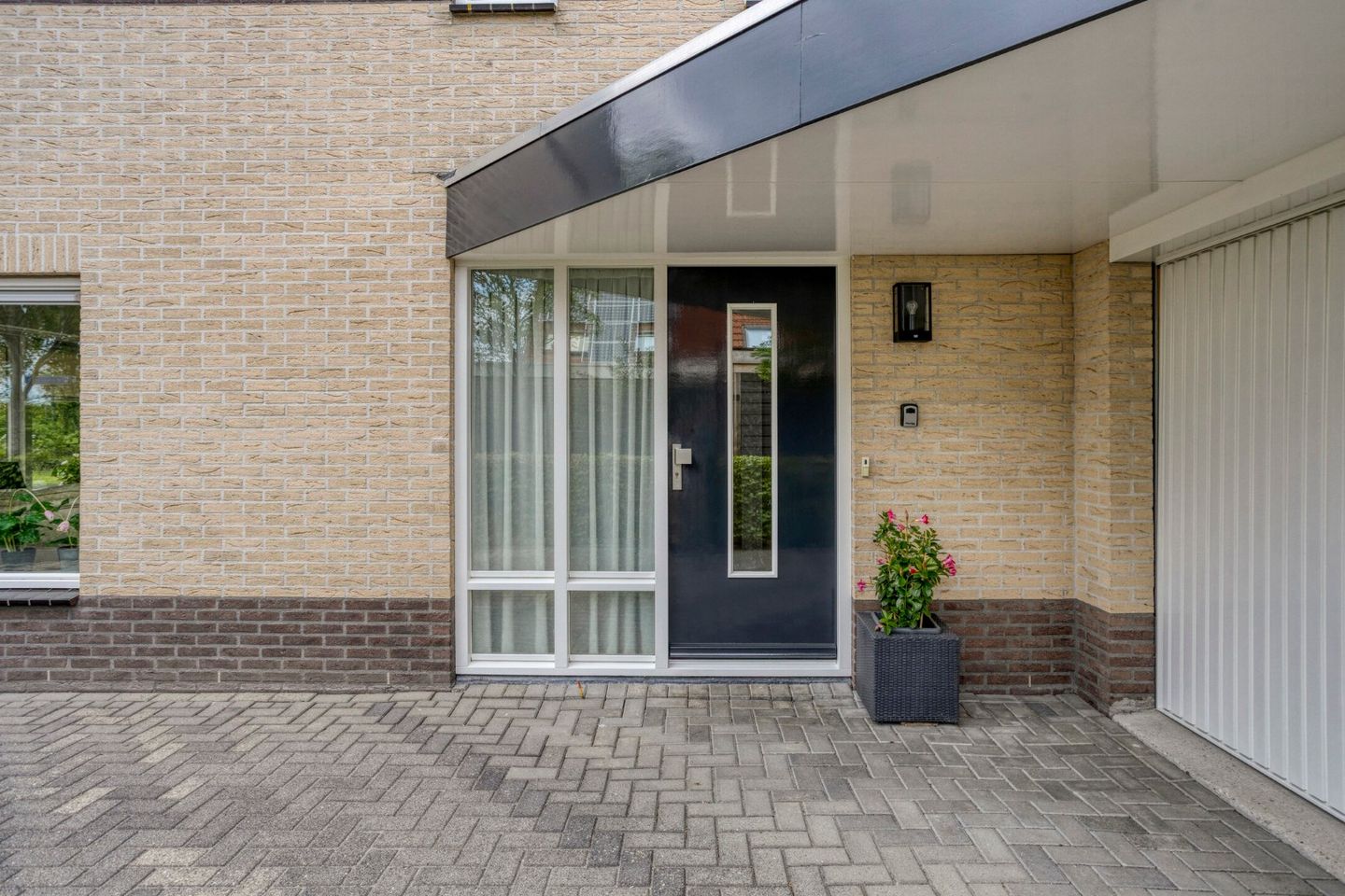 Photo 5 of Roggeblom 28