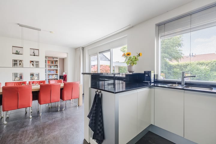 Foto 4 van van Limburg Stirumstraat 62