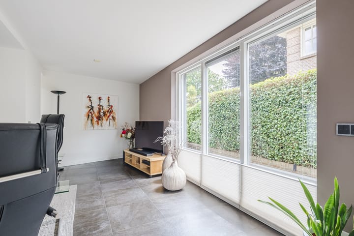 Foto 12 van van Limburg Stirumstraat 62