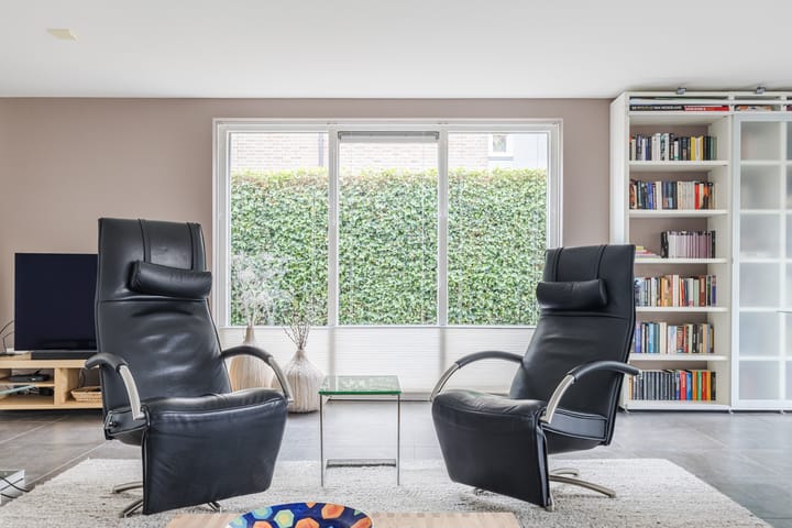 Foto 13 van van Limburg Stirumstraat 62