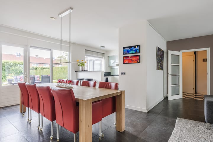 Foto 16 van van Limburg Stirumstraat 62