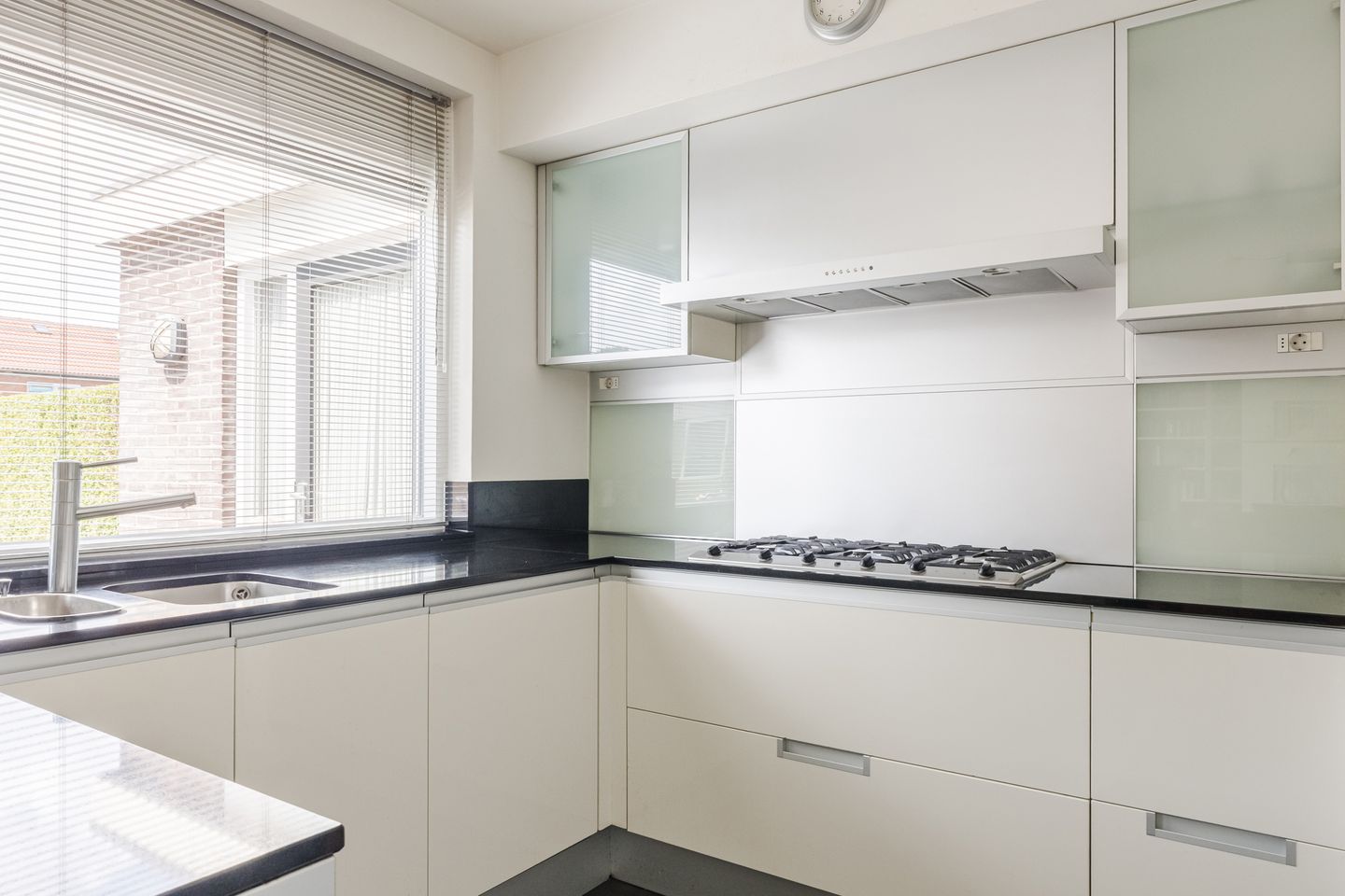 Foto 19 van van Limburg Stirumstraat 62