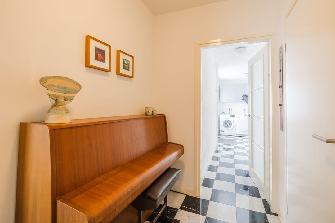 Foto 22 van van Limburg Stirumstraat 62