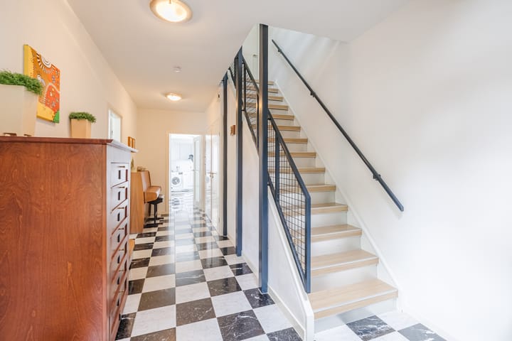 Foto 23 van van Limburg Stirumstraat 62