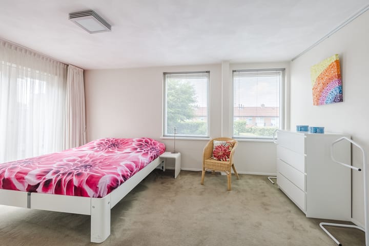 Foto 28 van van Limburg Stirumstraat 62