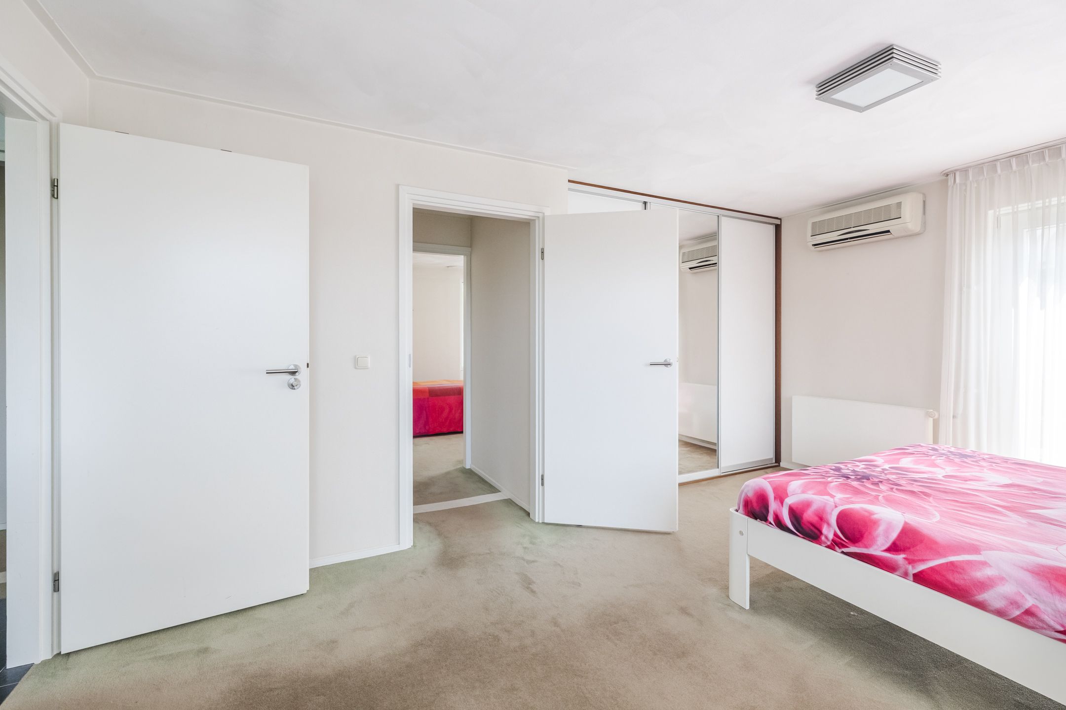 Foto 30 van van Limburg Stirumstraat 62