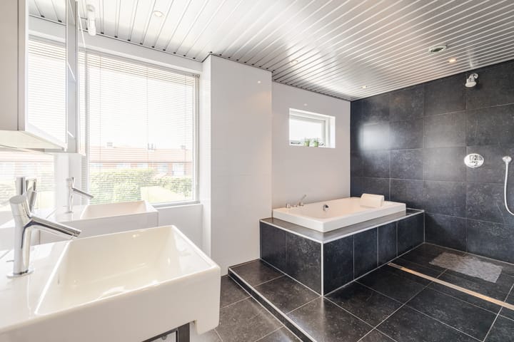 Foto 37 van van Limburg Stirumstraat 62