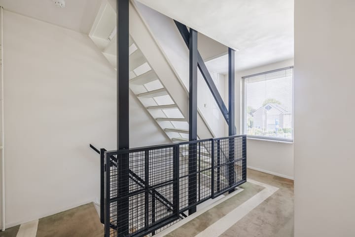 Foto 39 van van Limburg Stirumstraat 62