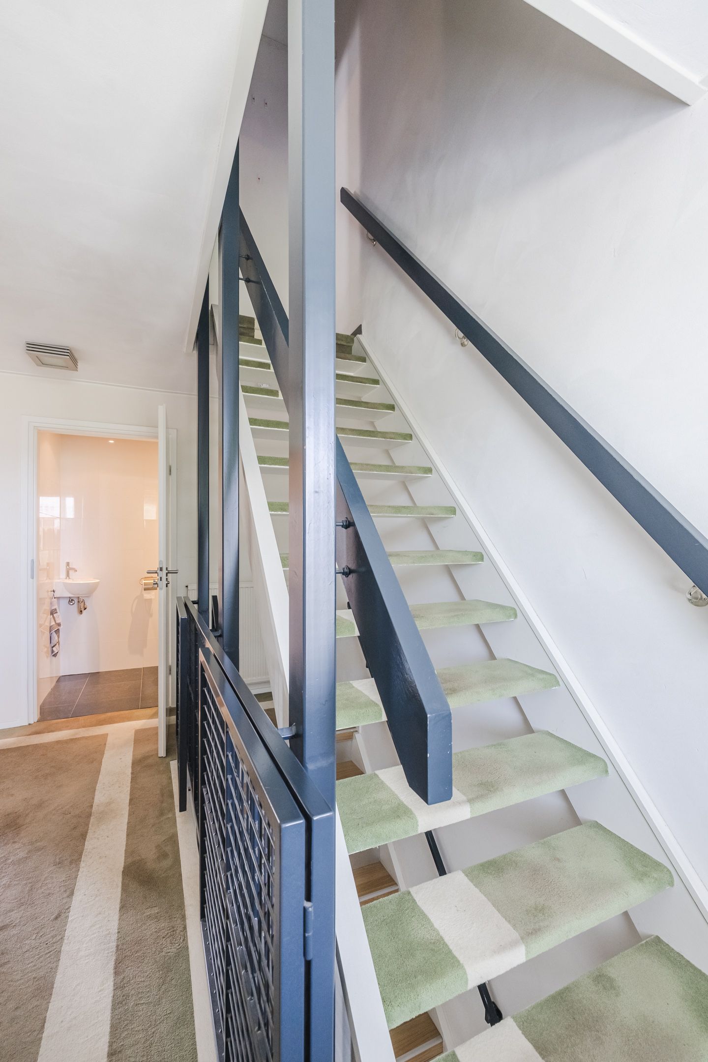 Foto 40 van van Limburg Stirumstraat 62