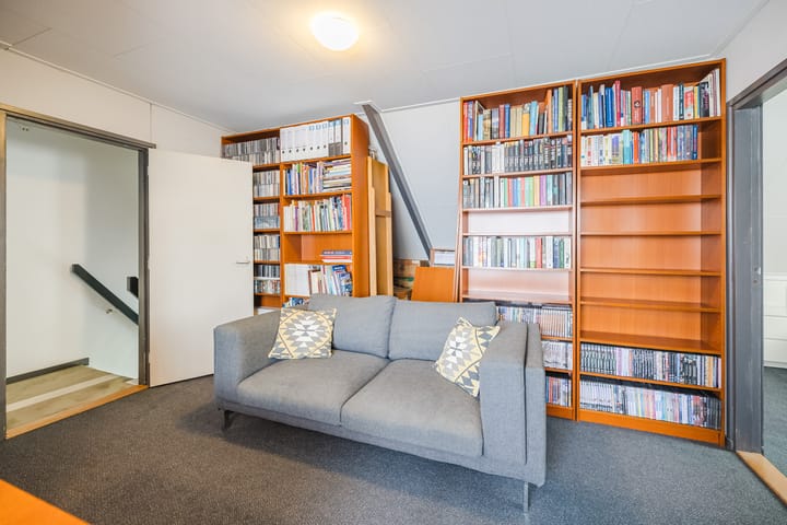 Foto 52 van van Limburg Stirumstraat 62