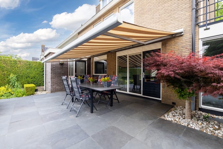 Foto 65 van van Limburg Stirumstraat 62