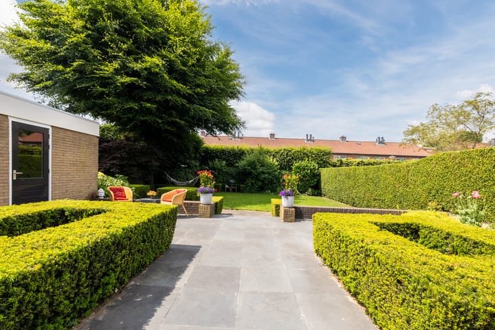 Foto 66 van van Limburg Stirumstraat 62