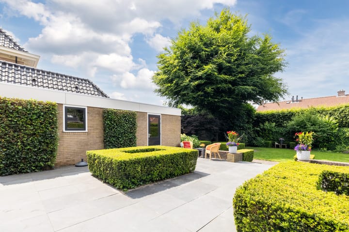 Foto 67 van van Limburg Stirumstraat 62