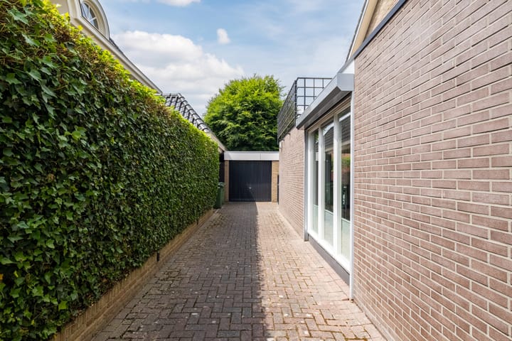 Foto 73 van van Limburg Stirumstraat 62