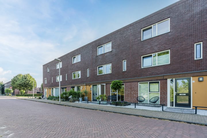 Photo 2 of Citroenvlinder 102